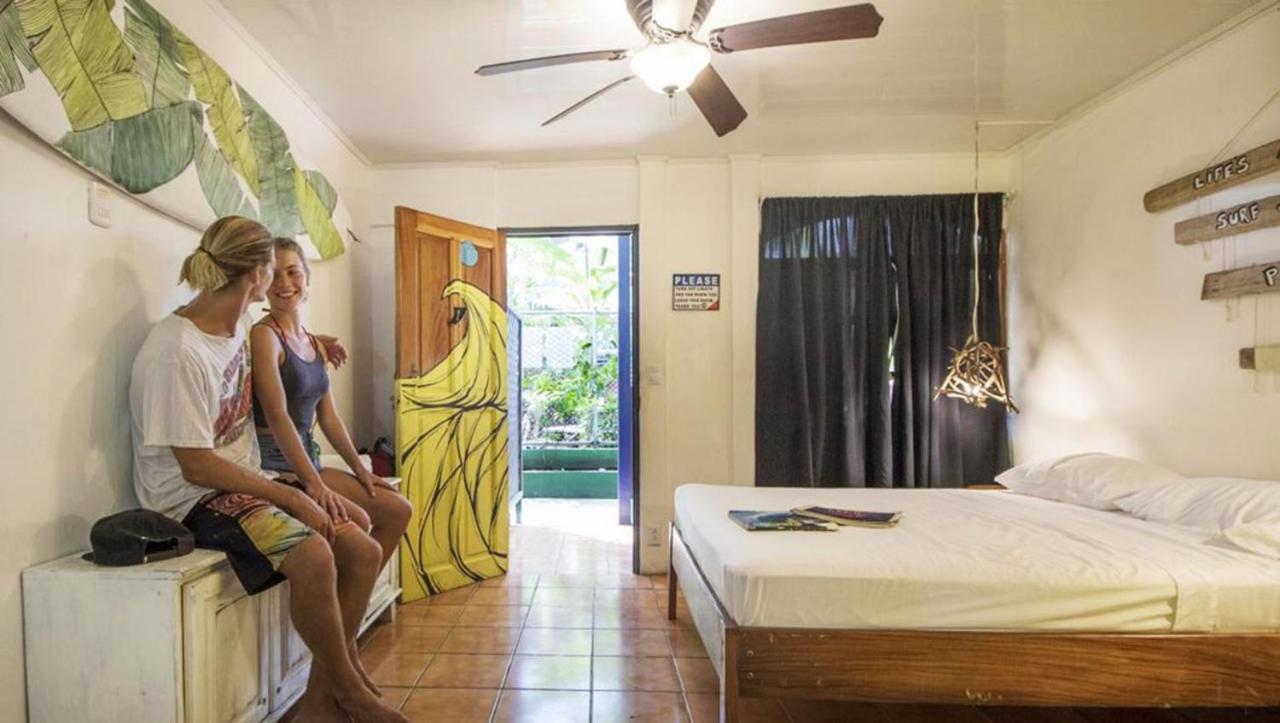 Buena Nota Hostel Jacó Kültér fotó