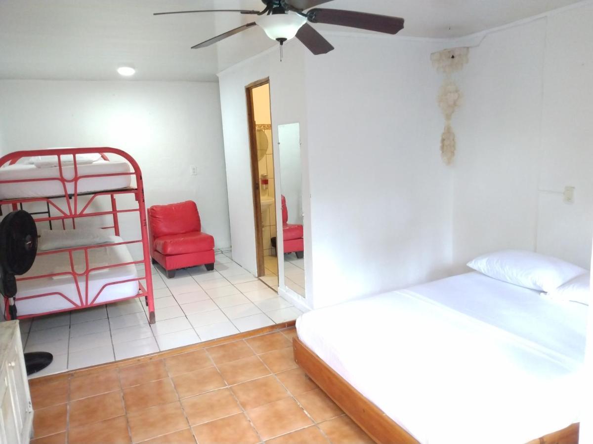 Buena Nota Hostel Jacó Kültér fotó