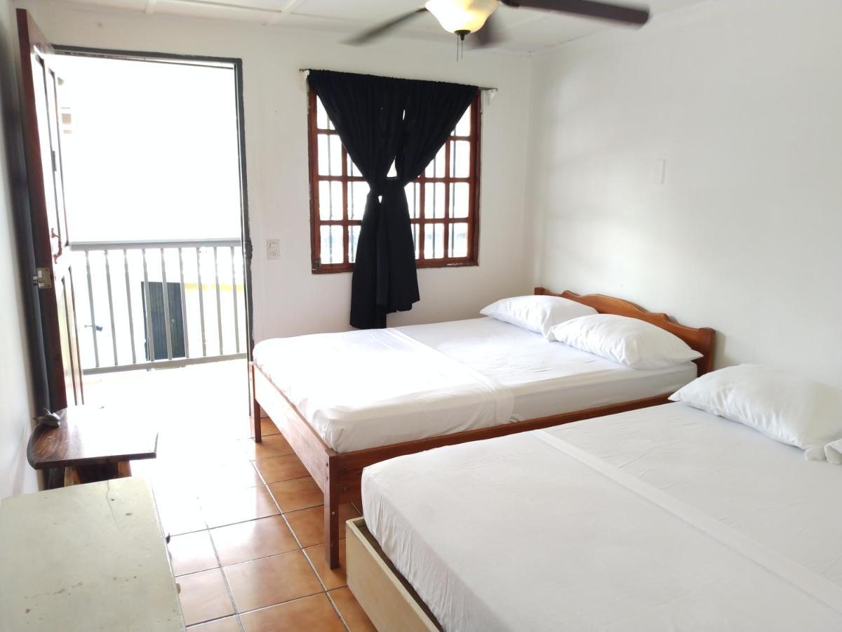 Buena Nota Hostel Jacó Kültér fotó