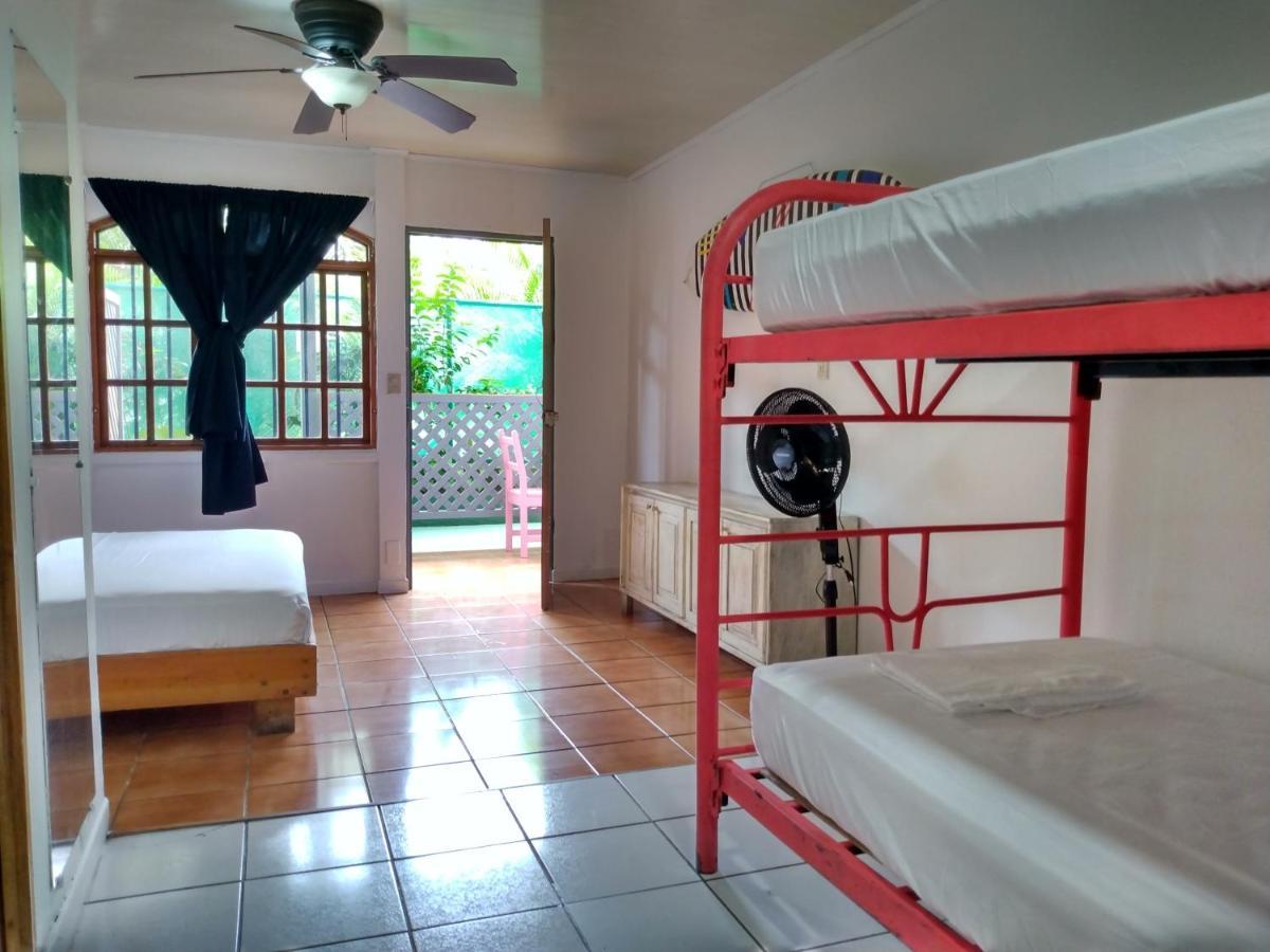 Buena Nota Hostel Jacó Kültér fotó