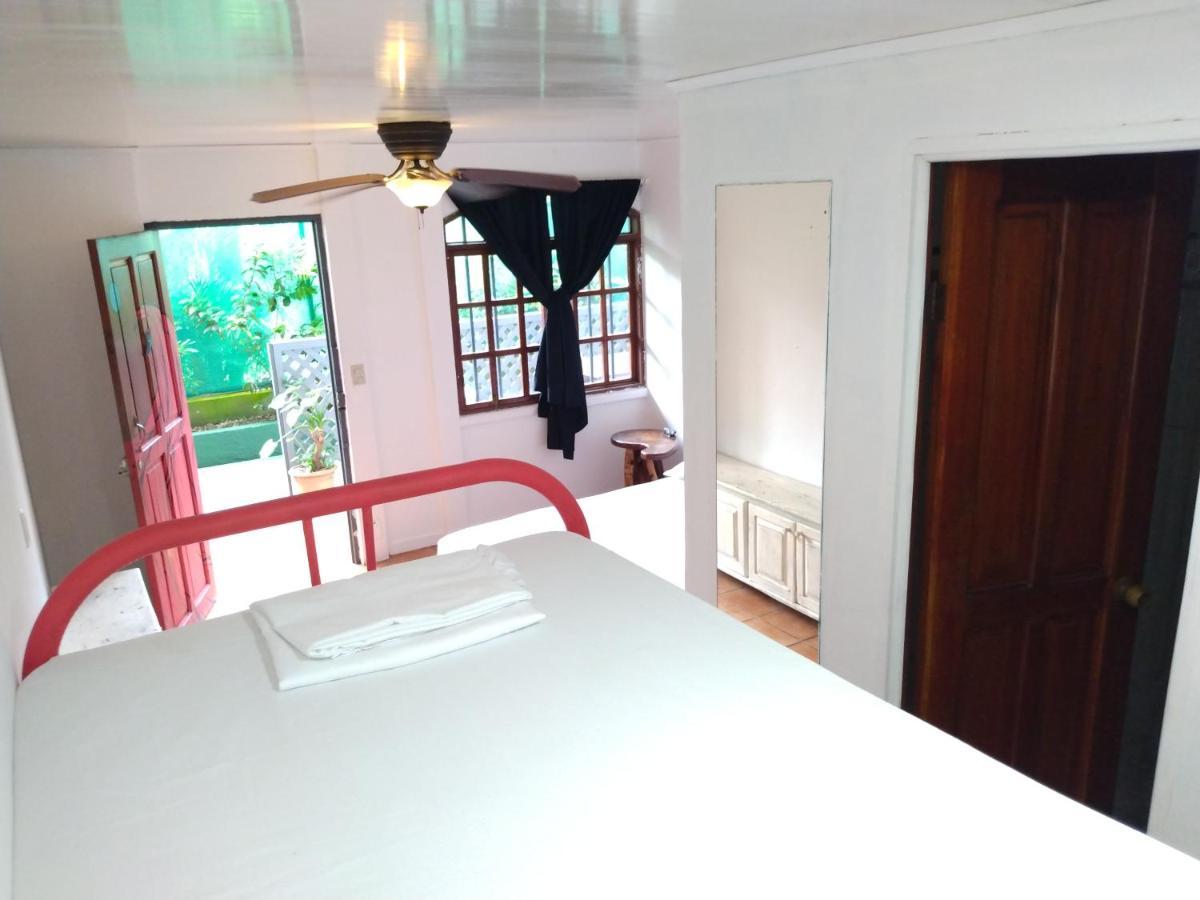 Buena Nota Hostel Jacó Kültér fotó