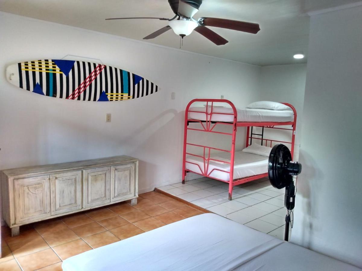 Buena Nota Hostel Jacó Kültér fotó